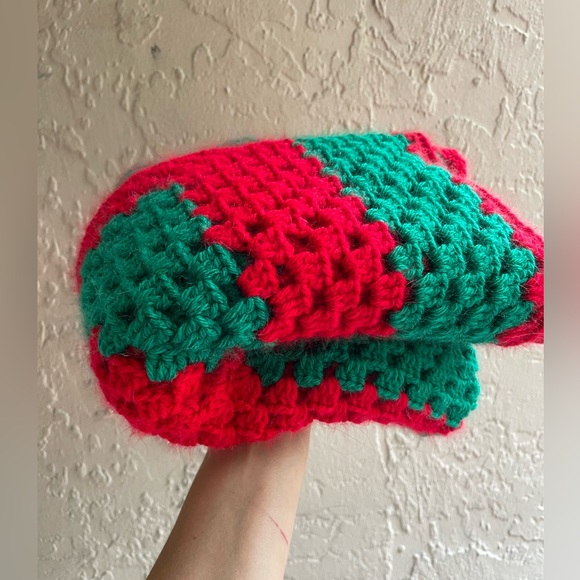 CROCHET multipurpose blanket acrylic wool, 41'x41'x41'x41'. Red-Green. Handmade - Picture 7 of 17